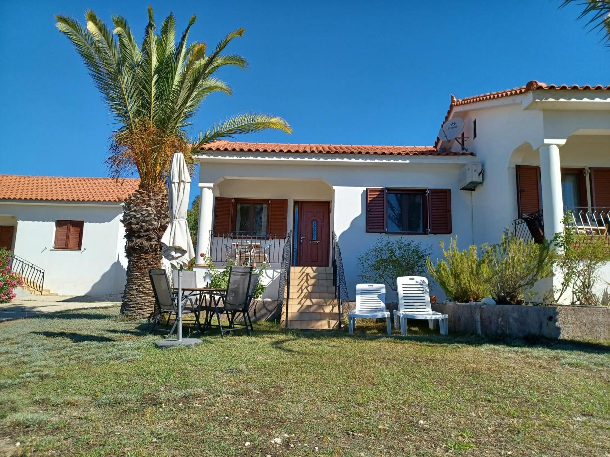 Nerissa Bungalow 2, Two Bedroom House With Sea View Спартия Экстерьер фото